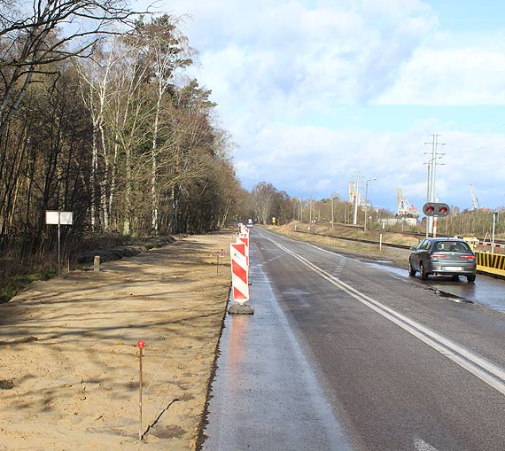 Widać już przebieg nowej drogi rowerowej wzdłuż ul. Barlickiego