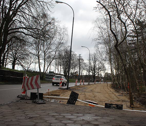 Widać już przebieg nowej drogi rowerowej wzdłuż ul. Barlickiego