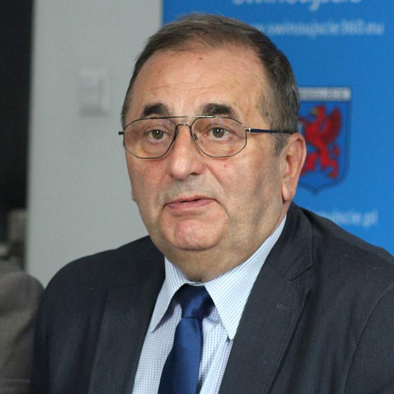 Raz kijem, raz marchewk? O co chodzi prezydentowi murkiewiczowi?