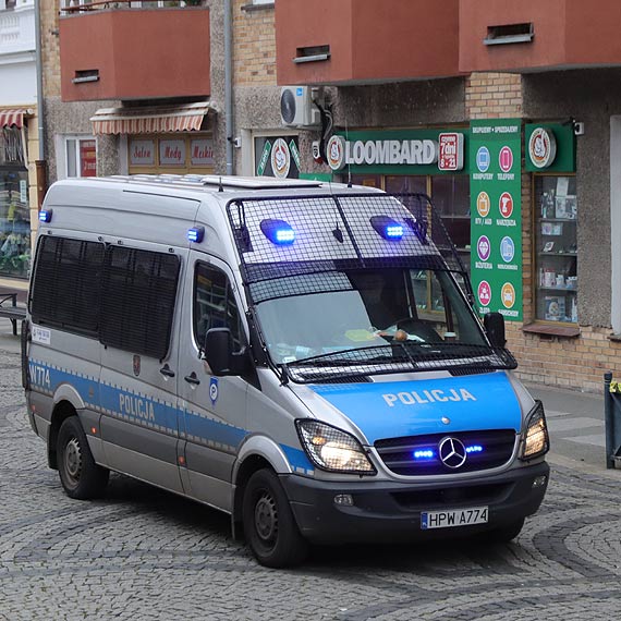 Czy ju zaczynamy odczuwa niedostatek? Mczyzna ukrad z lombardu smartfona