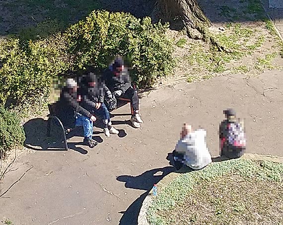 Czytelnik: Codzienne libacje midzy blokami!