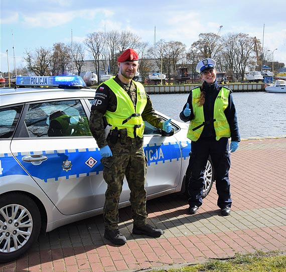 Służby ramię w ramię przeciwko SARS CoV-2