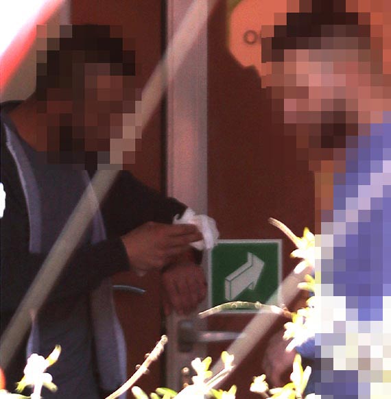 Mczyni z ranami od noa.  Bijatyka w parku Chopina