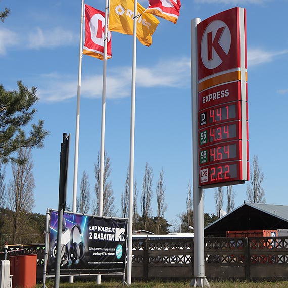 Na winoujskich stacjach paliw panuje droyzna. W Szczecinie kupisz litr paliwa PB95 za 3,49 z.