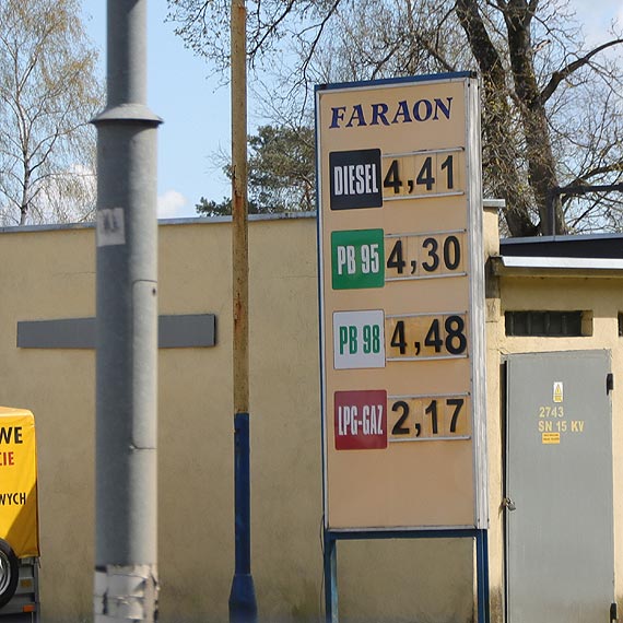 Na winoujskich stacjach paliw panuje droyzna. W Szczecinie kupisz litr paliwa PB95 za 3,49 z.