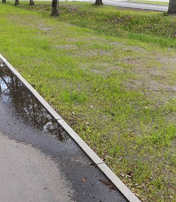 Czytelnik: Jaką funkcję mają spełniać krawężniki na nowej ścieżce rowerowej?