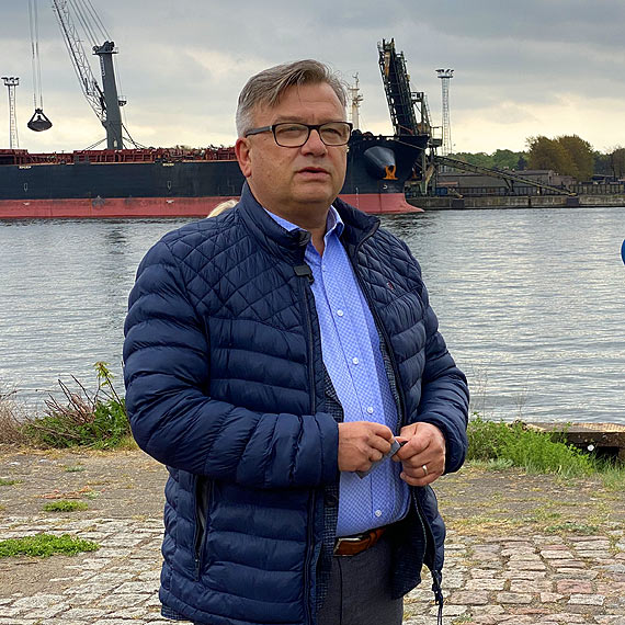 Pose Artur cki oraz winoujscy dziaacze Koalicji Obywatelskiej protestuj przeciw importowi wgla do Polski. Zobacz film!