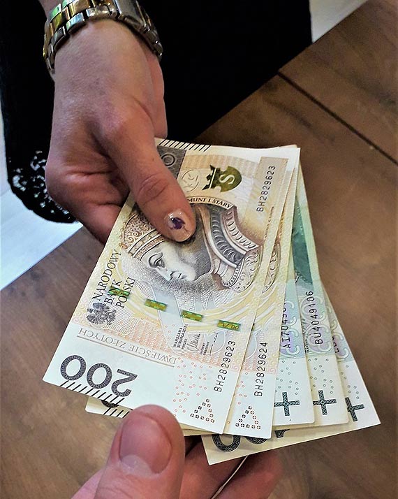 Najpierw mwi e kochaj, nastpnie prosz o pienidze. Nie daj si nabra na czuoci oszustw