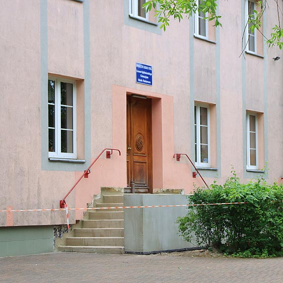 Uczniowie w domu, a czesne bez zmian