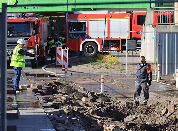 Koparka uszkodzia rur gazow