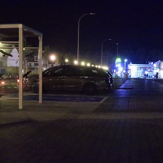 Oddali parking przy UBB i nastała ciemność. Wcześniej gdy czekał na otwarcie oświetlony był na całego! O co tutaj chodzi?