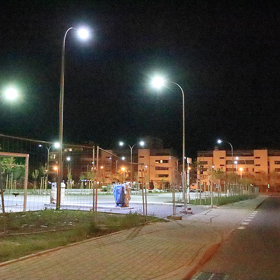Oddali parking przy UBB i nastała ciemność. Wcześniej gdy czekał na otwarcie oświetlony był na całego! O co tutaj chodzi?