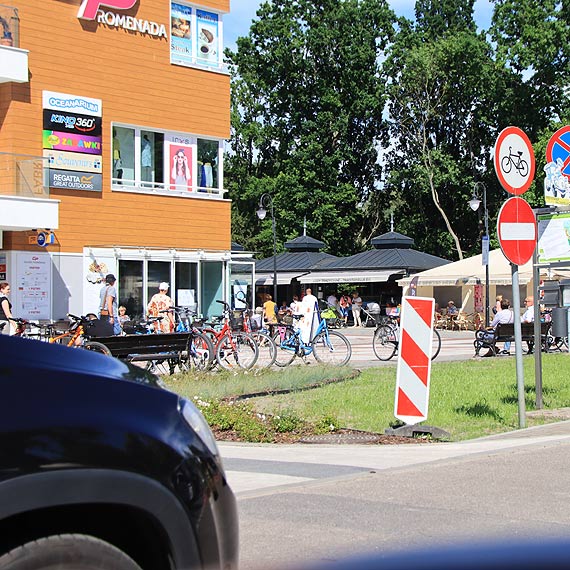 Policjanci pomogli zagubionej dziewczynce
