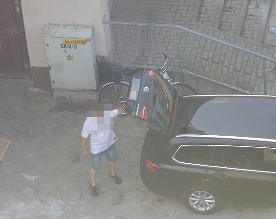 Czytelnik: Z samochodu na niemieckich numerach tzw. gabaryty!