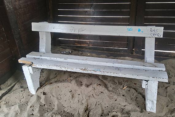 Mieszkaniec: Zdewastowany i zanieczyszczony Plac Zabaw Promenada