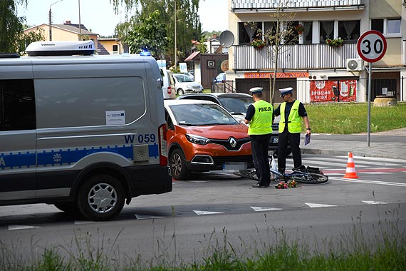 Samochd zderzy si z rowerzystk. Poszkodowana zostaa odwieziona do szpitala