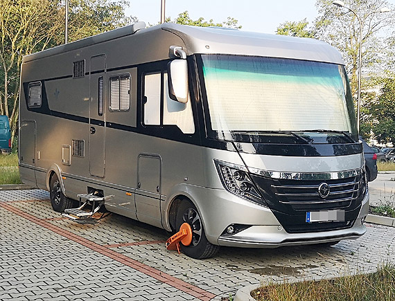 Mieszkaniec: Zaj Kamperem cztery miejsca parkingowe! Sono za nie zapaci?
