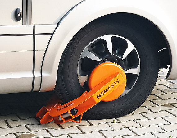 Mieszkaniec: Zaj Kamperem cztery miejsca parkingowe! Sono za nie zapaci?