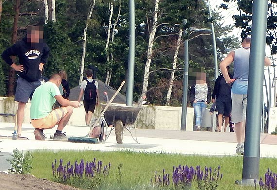 Czytelnik: Promenada pełna rowerzystów, samochodów i ekip budowlanych