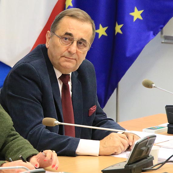 Karuzela z prezeskami, czyli kto daje i odbiera......