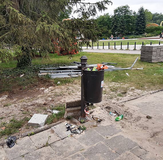 Turyci zwracaj uwag nie tylko na pikne i nowe - widz sterty mieci!