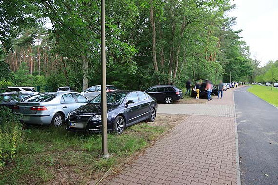 Klienci rynku przy Wojska Polskiego urządzili sobie własny parking!