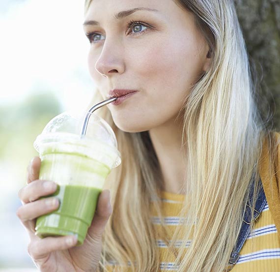 Dieta na lato: sirtfood – kolejny trend czy po prostu racjonalne odywianie?