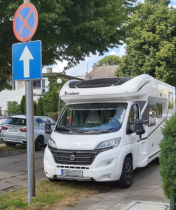 Kamperem pod znakiem zakazu... Mona bezkarnie???