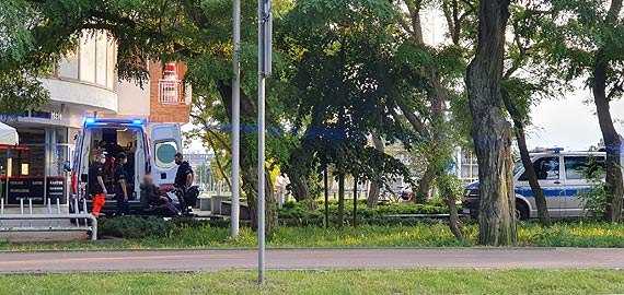 Mczyzna wypad z pojazdu inwalidzkiego. Zosta odwieziony do szpitala
