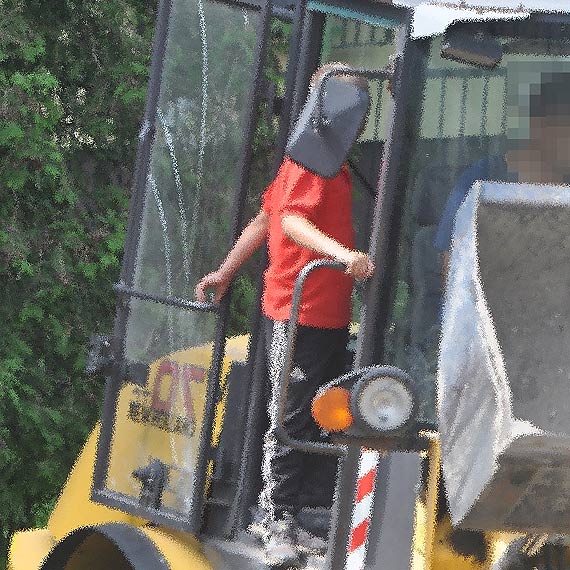 Mieszkaniec: Kto pozwala na takie rzeczy? Inspektor BHP potrzebny od zaraz!