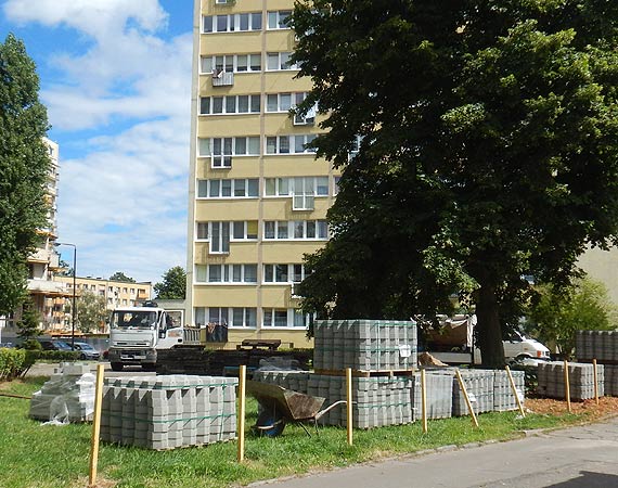Mieszkaniec: Kto pozwala na takie rzeczy? Inspektor BHP potrzebny od zaraz!