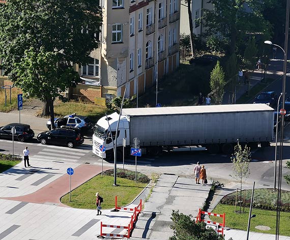 Kolejny tir zablokowa skrzyowanie