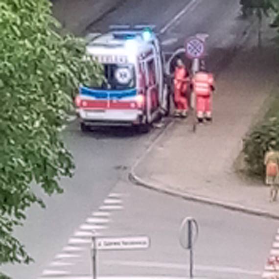 Lecym w parku 27-latkiem zaja si policja