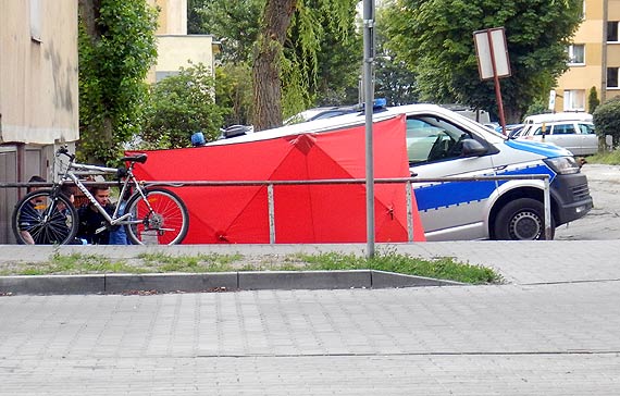 Zwoki przy garau na Konstytucji 3 Maja