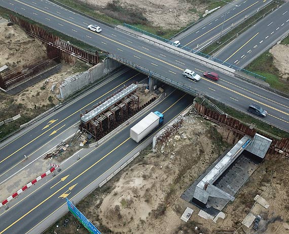Monta belek na nowym wiadukcie wza drogowego Szczecin Kijewo – utrudnienia w ruchu