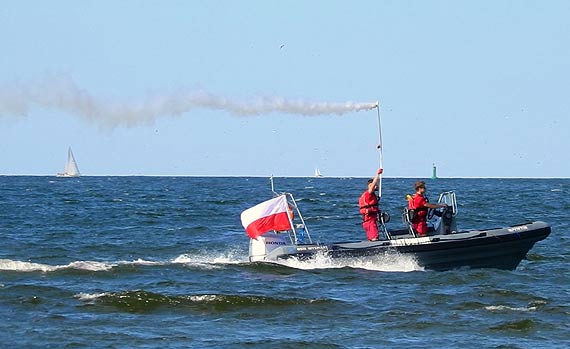 Plaża i promenada na baczność. Tysiące ludzi oddały hołd bohaterom Powstania Warszawskiego
