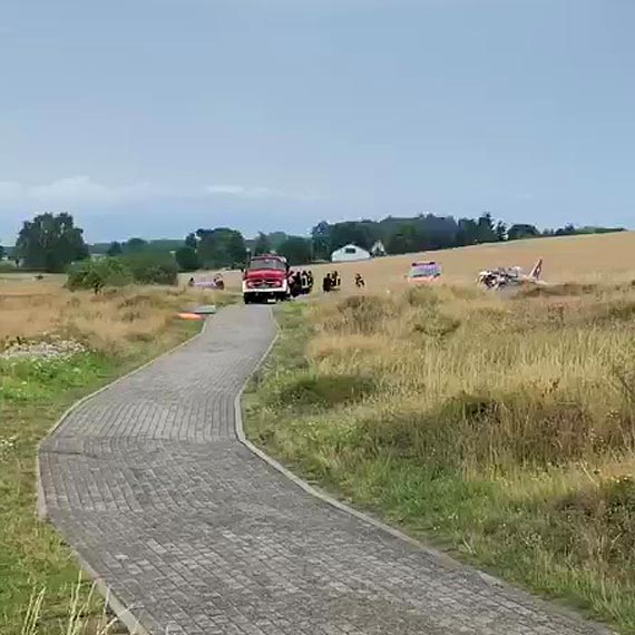 Przy lotnisku rozbi si samolot szkoleniowy. Jeden pilot nie yje, drugi jest ranny. Zobacz film!