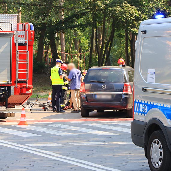  Rowerzystka potrcona na ulicy Wielkopolskiej w miejscu gdzie przebiega cieka rowerowa