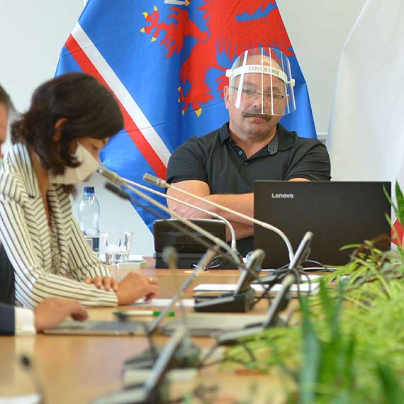 Marek Niewiarowski domaga si sprostowania. Jak ma brzmie – tego nie wiemy. Zobacz film!