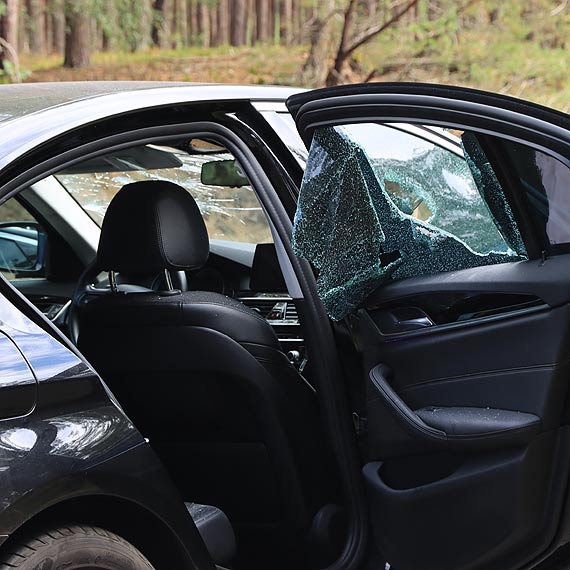 Pdzce samochody na sygnaach i huk granatw - Policja zatrzymaa trzy osoby