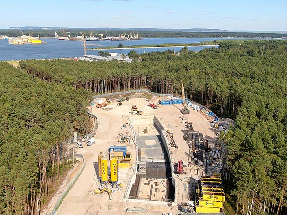 Tunel pod Świną. „Kret” gigant płynie do Świnoujścia
