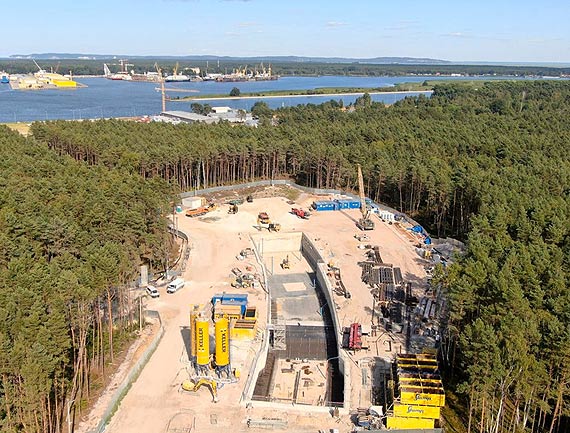 Tunel pod Świną. „Kret” gigant płynie do Świnoujścia