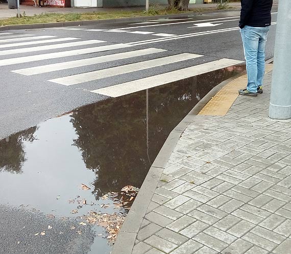 Czytelnik: Zalane przejcia dla pieszych na nowo wyremontowanych ulicach