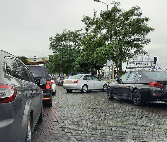 Zablokowa wjazd na jeden pas ruchu