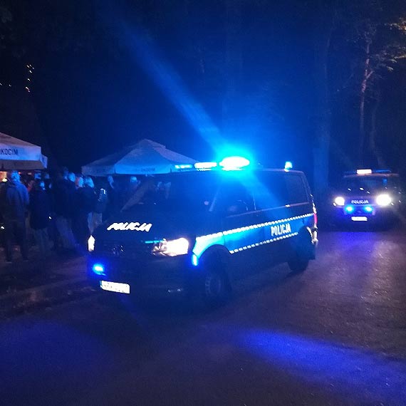 Tradycji stało się zadość. Na zakończenie festiwalu Famowiczów odwiedziła Policja