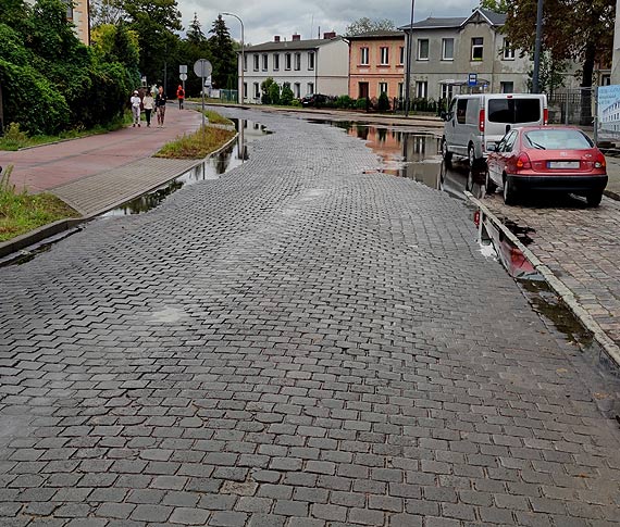 Zabytkowa kostka na Barlickiego w Świnoujściu