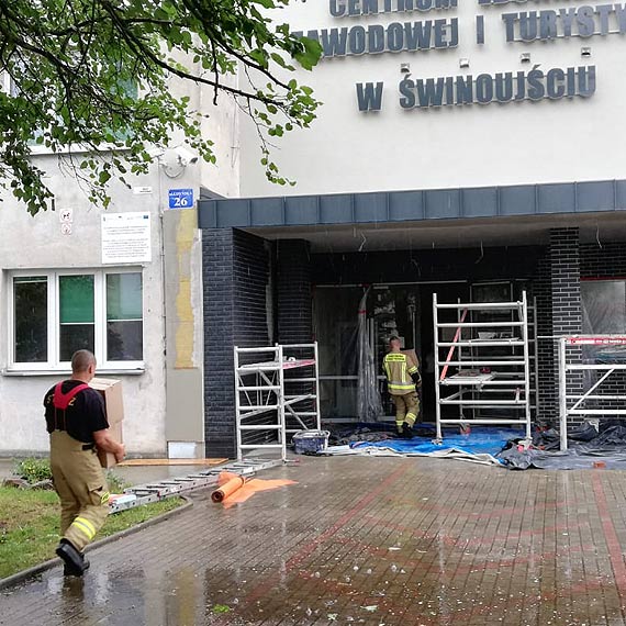Straacy rozwieli 3420 litrw pynu dezynfekujcego do 20 szk