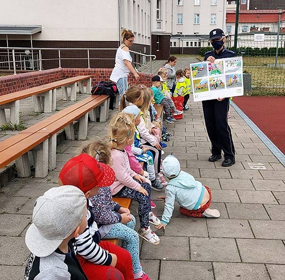 Bezpiecznie do szkoły ze świnoujskimi stróżami prawa