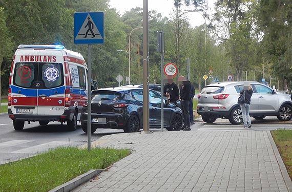 Zderzenie trzech samochodów. Jedna osoba została poszkodowana