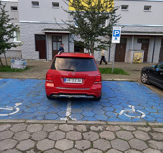 Kierowca- „mistrz” chcia si wyrni?!